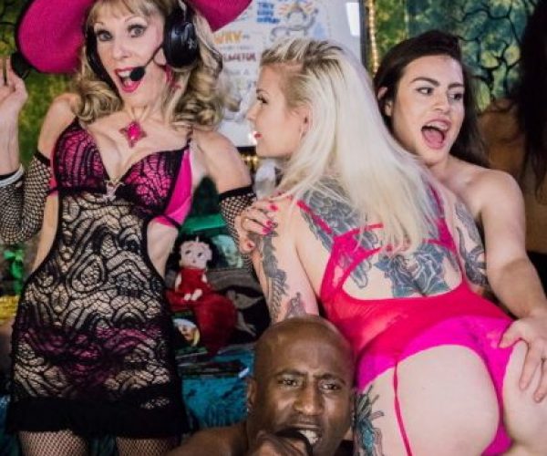 Sexpot Sister Resisters