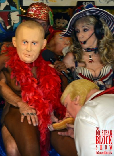 Even Putin is shocked by the American "Baby Jails" on the Mexican border, but he says nothing about it as tRUMP sucks his baguette. Photo: Hugo Flores