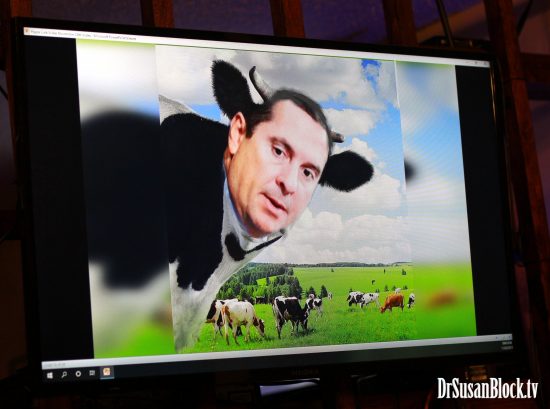 Devin "The Cow" Nunes caught with his udders out in Ukraine. Phoro: Bianca